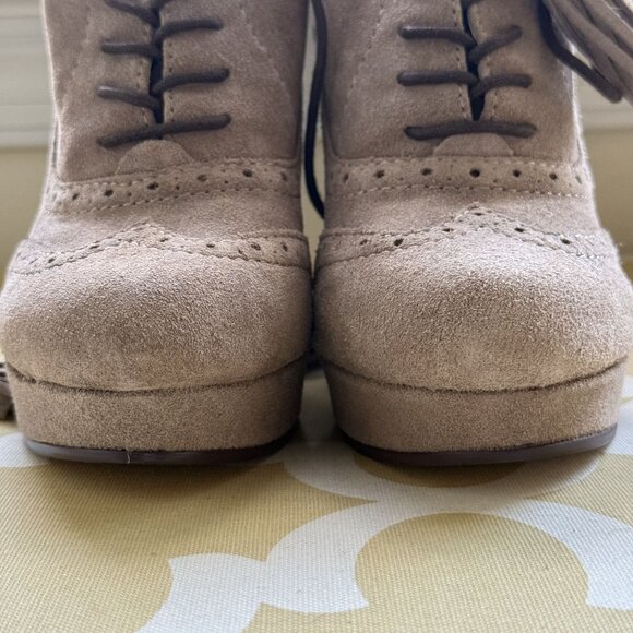 Tommy Hilfiger Brinley Suede Lace Up Booties, size 9.5M, 4" heel, 1" platform - Picture 15 of 15